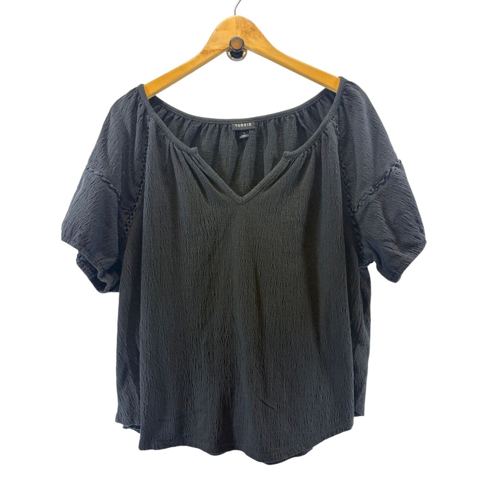Torrid Blouse Size 1 (1X) Black Crinkle Gauze Notch Neck Crochet Trim Peasant